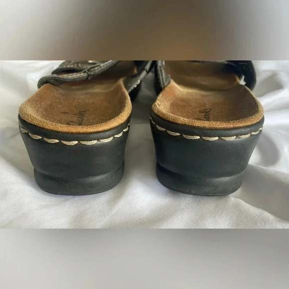 Clark’s Bendables Sandal Dark Brown Leather Upper Straps 2” Heel Women’s 8 GUC - Picture 6 of 11
